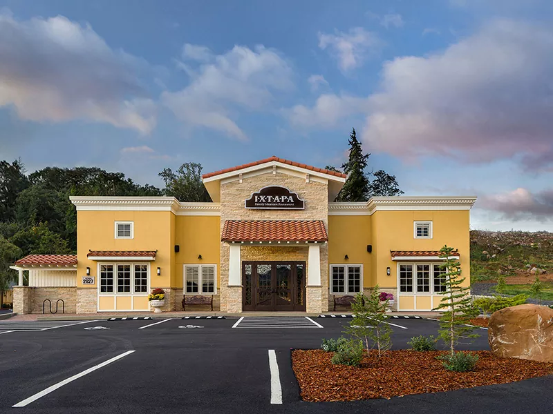De ce o clădire de restaurant din metal înlocuiește construcția tradițională a unui restaurant?
