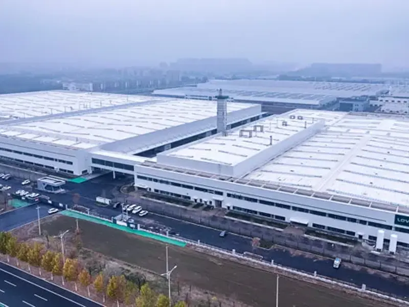 Depozit cu structuri metalice fără stâlpi