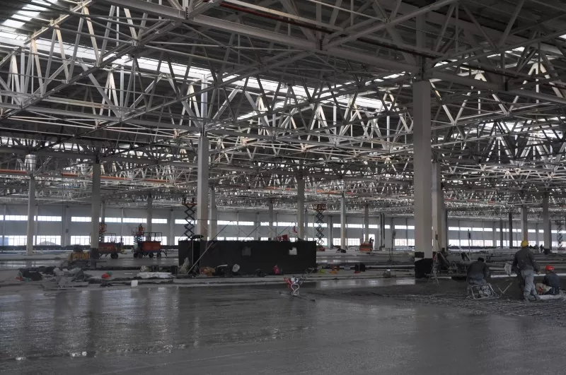 Atelier de construcție personalizată pentru structuri metalice