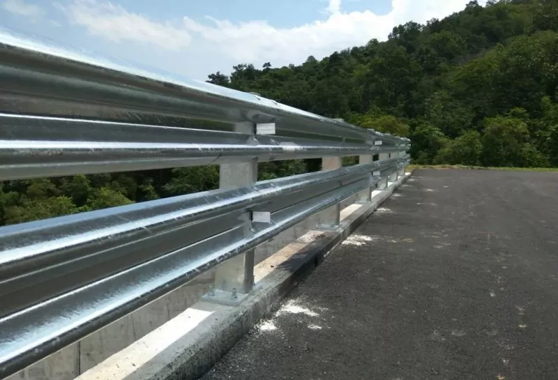 Parapet de oțel pentru autostradă