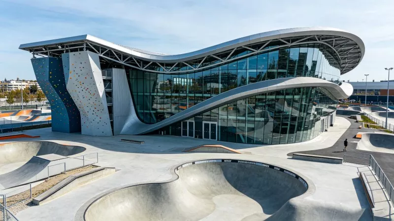 Centru cuprinzător de sporturi extreme cu structură de oțel